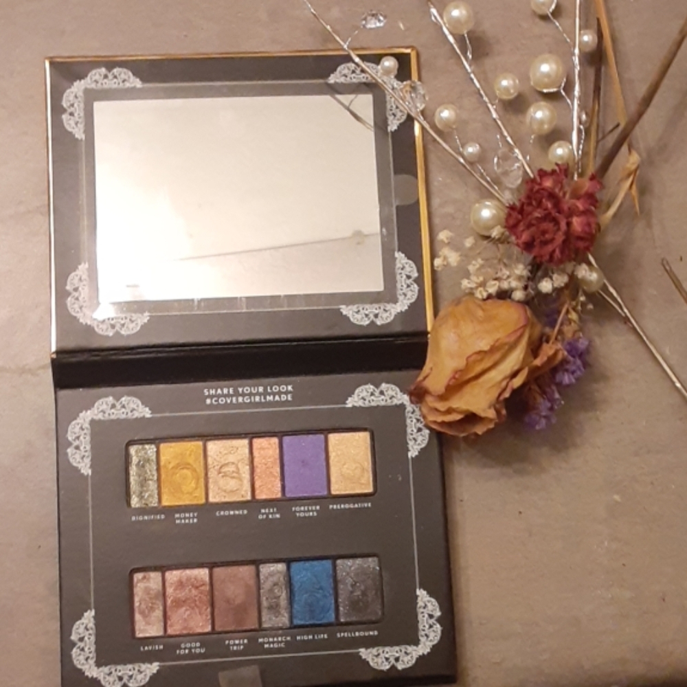 CoverGirl Reign Eyeshadow Palette (12 Colors)